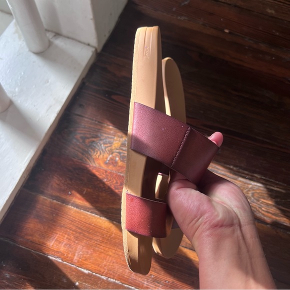 Reef Red Sandals Sleek Flip Flops  (Free Shipping) - Picture 2 of 8